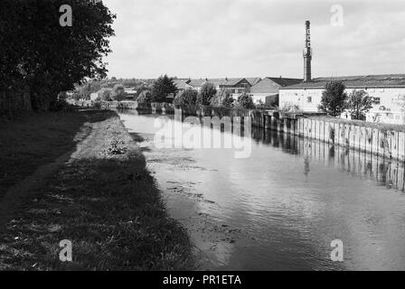 Le nouveau chemin de la rivière près de l'entrepôt d'Harringay, quartier du nord de Londres, UK Banque D'Images