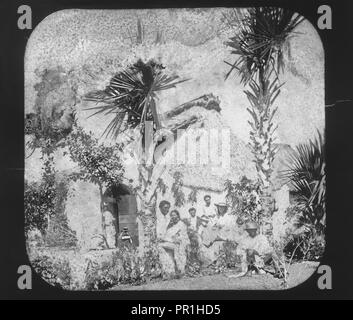 Alice Le plongeon et un Yucatán famille devant une maison au toit de chaume, Augustus et Alice Dixon Le Plongeon papers, 1763-1937 Banque D'Images