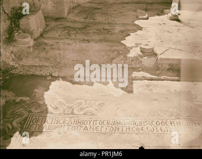 Le Mont Nebo. "Jebel Nebba'. Nebo, chapelle de Sainte Marie. L'inscription grecque mosaïque avant l'abside. 1933, Jordanie Banque D'Images