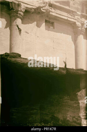 Wadi Musa (Petra). El-M'esrah domaine. Inscription sur le Turmaniyyeh tombe. Un téléobjectif de l'inscription nabatéenne. 1920, Jordanie Banque D'Images