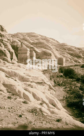 La Cisjordanie. Petra. Pylônes près de Bab-es-Sik. 1898, Jordanie, Petra, la ville disparue Banque D'Images