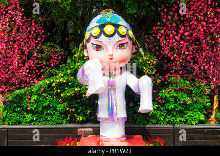 Une femme cartoon comme culture folklorique chinoise en dehors de la caractère folk village scenic area dans d'Overseas Chinese Town dans la ville de Shenzhen, Chine. Banque D'Images