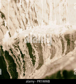 Autour de la Mer Morte. Stalactites dans la grotte de sel, Jebel Usdum. 1900, , Moyen Orient, Israël et/ou Palestine Banque D'Images