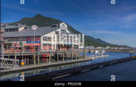 Ketchitan, en Alaska. USA. - Aug 20, 2018. De nombreux magasins sur le bord de mer près de la station de la ville de Ketchikan. Banque D'Images