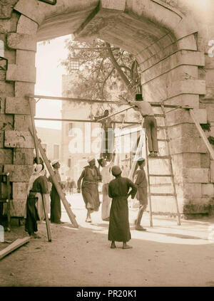 Mettre des portes de fer à la nouvelle porte, 21 oct., 1937 Jérusalem, Israël Banque D'Images