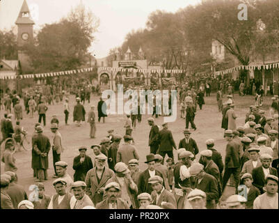 La Turquie. Kayserie. Rue décorée sur le jour de la Constitution. 1935, la Turquie, l'Kayserie Banque D'Images