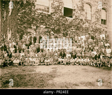 Portrait de groupe d'étudiants à l'Université américaine de Beyrouth. 1898, Liban, Beyrouth Banque D'Images