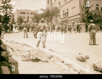 Les perturbations de la Palestine de 1936. Soldats de garde au cours de l'enterrement de la juive Edison Theatre tir. 1936 Banque D'Images