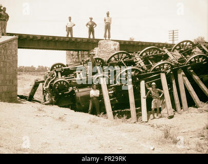 Les perturbations de la Palestine de 1936. Tourné dans une locomotive tortue gully ci-dessous un pont de chemin de fer près de Kefr-Jenuis. 1936 Banque D'Images