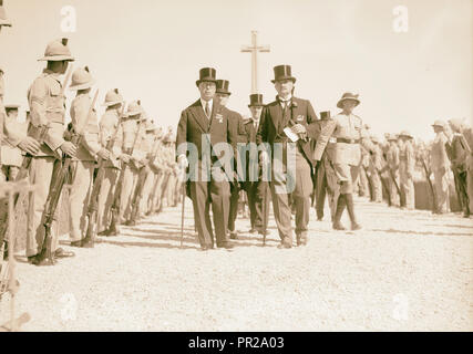 Les perturbations de la Palestine de 1936. L'arrivée à la guerre cimetière tombes [c.-à-d., cimetière] de Lieut. L'aneth avec le président général Banque D'Images