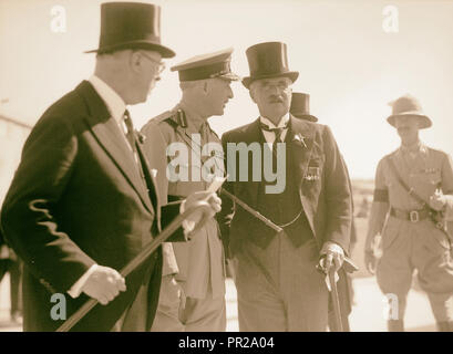 Les perturbations de la Palestine de 1936. Les membres de la Commission royale de quitter le Cimetière des sépultures de guerre [c.-à-d., cimetière]. Rt. L'honorable Sir Banque D'Images