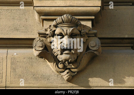 Mascaron sur le bâtiment du Théâtre National (Národní divadlo) à Prague, République tchèque. Banque D'Images