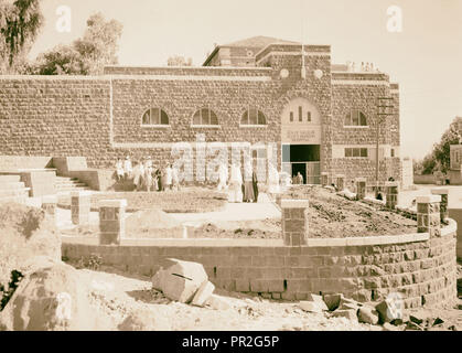 Tibériade, l'hôpital de mission de Sylvestre, extérieur avec nouveau jardin à l'avant. Tibériade, Israël, 1940 Banque D'Images