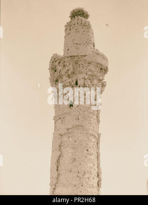 Invisible (Tour) nid de cigogne sur l'ancien minaret. Kifel. 1932, l'Iraq, al-Kifl, Al-Kifl Banque D'Images