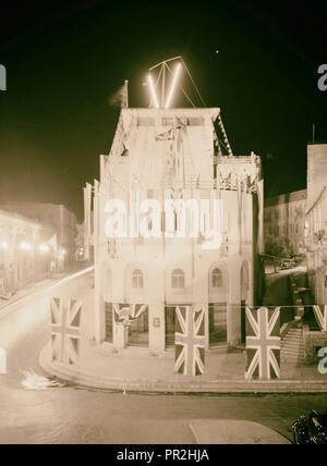 Barclay's Bank Building couvert de drapeaux britanniques, 1945 ?. 1945, Jérusalem, Israël Banque D'Images