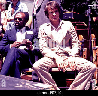 Warren Beatty, acteur et homme de l'Assemblée de l'état de Californie, Willie Brown, à l'appui de rallye Gouverneur Jerry Brown, pour le président américain, à San Francisco, 25 mai 1976 Banque D'Images