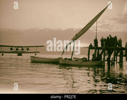 Vues du nord. Le lac de Galilée. Pêcheur. Bien au-dessus des collines peeps comme les bateaux de pêche arrivent. 1920, Israël Banque D'Images