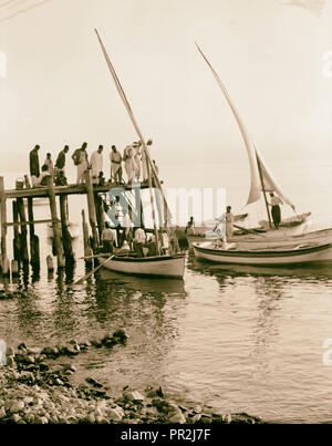 Vues du nord. Le lac de Galilée. Pêcheur. Décharger leurs bateaux après une nuit de travail. 1920, Israël Banque D'Images