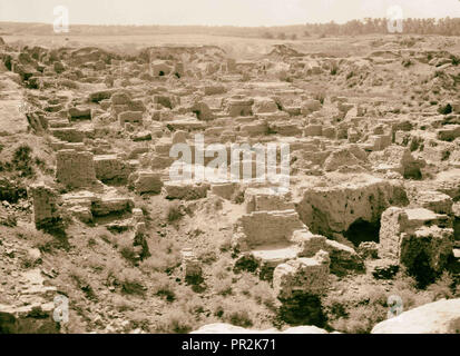 L'Iraq. 'Babylone la grande.' divers points de vue de l'éboulement des ruines. Vue générale de l'actuelle demeure. 1932, l'Iraq, Babylone Banque D'Images