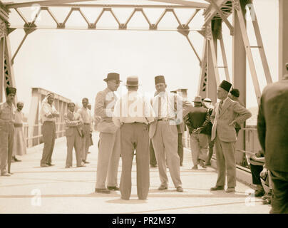 Nouveau pont Allenby sur la Jordanie, montrant le vieux pont aussi. 1934, Jordanie Banque D'Images