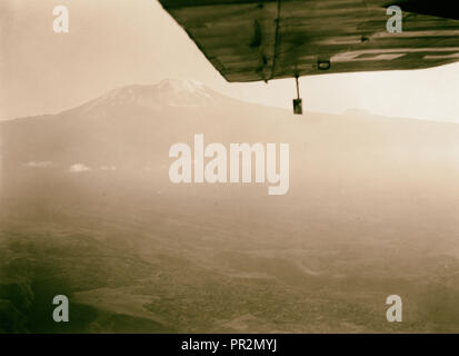 Tanganyika. En route pour Arusha. Vue de l'air. Le Kilimandjaro comme vu d'avion. Voir de plus près. 1936, Tanzanie Banque D'Images