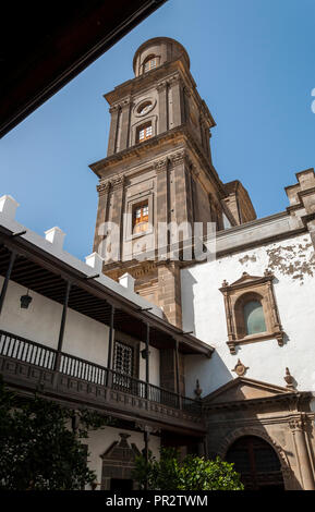 Une vue sur le Patio de los Naranjos, cour des orangers, dans la Cathédrale de Santa Ana, à Las Palmas de Gran Canaria Banque D'Images