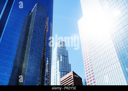 Los Angeles, Californie - Le 24 février 2018 : bâtiments gratte-ciel avec la US Bank avec la réflexion de la lumière dans le centre-ville de Los Angeles, Californie Banque D'Images