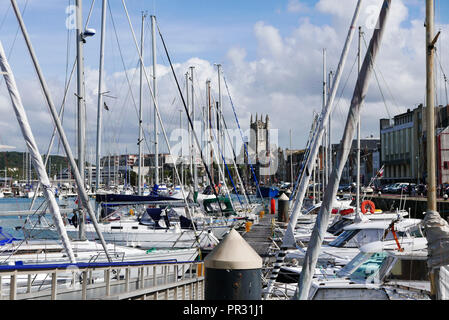 Le port de Fécamp et l'abbatiale de la Sainte-Trinité, Seine-Maritime, Normandie, France, Europe Banque D'Images