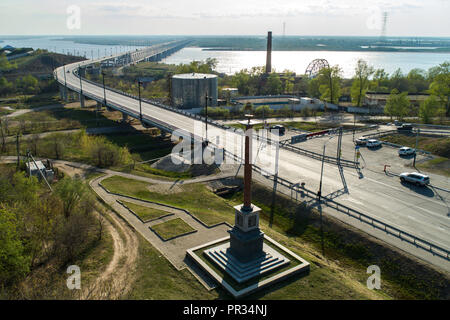 Khabarovsk Bridge est un pont routier et ferroviaire, qui traverse le fleuve Amour dans la ville de Khabarovsk, Russie orientale Banque D'Images