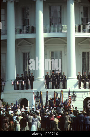 Le président Ronald Reagan lors d'une cérémonie d'arrivée à la Maison Blanche en avril 1982 avec Joao Baptista de Oliverira Figueiredo du Brésil. Photographie par Dennis Brack bb24 Banque D'Images