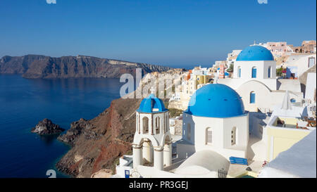 Le village d''Oia sur l'île de Santorin, en Grèce. Banque D'Images