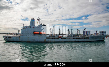 La Marine des États-Unis reconstitution auxiliaire tanker USNS Leroy Grumman (T-AO 195), en arrivant à Portsmouth, Royaume-Uni le 28 septembre 2018. Banque D'Images