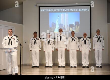 Key West NAS Premier maître de harem a tenu une cérémonie du souvenir au 9/11 in Sigsbee Park dispose d''une chronologie des événements de la journée et un discours prononcé par le Commandant Le capitaine Bobby Baker. Banque D'Images