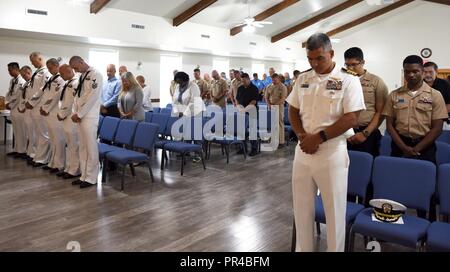 Key West NAS Premier maître de harem a tenu une cérémonie du souvenir au 9/11 in Sigsbee Park dispose d''une chronologie des événements de la journée et un discours prononcé par le Commandant Le capitaine Bobby Baker. Banque D'Images