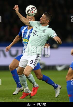 Deutschland. 28 Sep, 2018. firo : Football, 28.09.2018 1. Saison 2018/2019, Bundesliga Hertha BSC Berlin - FC Bayern München Bayern, Robert Lewandowski im | duels dans le monde d'utilisation : dpa Crédit/Alamy Live News Banque D'Images