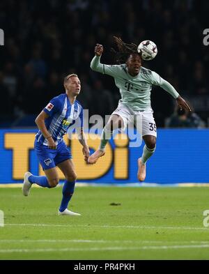 Deutschland. 28 Sep, 2018. firo : Football, 28.09.2018 1. Saison 2018/2019, Bundesliga Hertha BSC Berlin - FC Bayern München Bayern, Renato Sanchez im | duels à travers le monde l'utilisation de Credit : dpa/Alamy Live News Banque D'Images