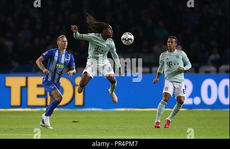 Deutschland. 28 Sep, 2018. firo : Football, 28.09.2018 1. Saison 2018/2019, Bundesliga Hertha BSC Berlin - FC Bayern München Bayern, Renato Sanchez im | duels à travers le monde l'utilisation de Credit : dpa/Alamy Live News Banque D'Images