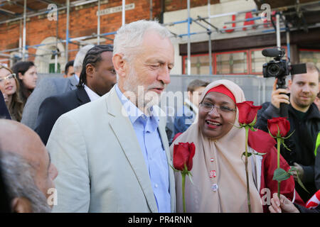 Halesowen, West Midlands, Royaume-Uni. 29 Septembre, 2018. Leader du travail Jeremy Corbyn arrive à un rassemblement d'obtenir un appui à la campagne du gouvernement pour l'Halesowen et Rowley Regis circonscription. Peter Lopeman/Alamy Live News Banque D'Images