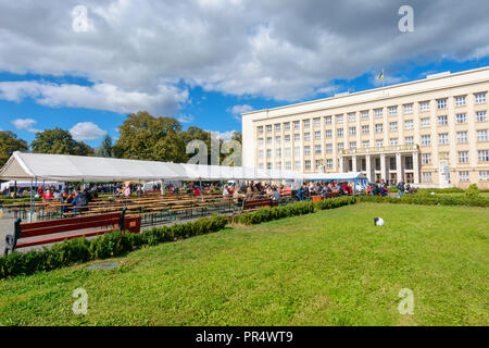 Uzhgorod, Ukraine - Sep 29, 2018 : République tchèque jours en Transcarpatie festival. les gens aiment célébrer 100 ans de la Tchécoslovaquie déclaration. location Narodna Square Banque D'Images