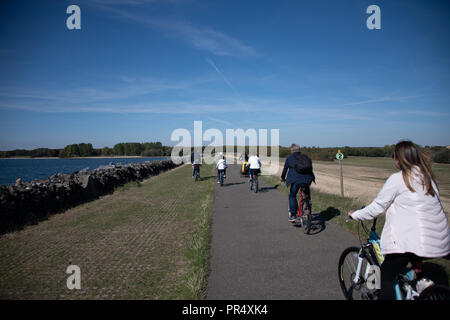 Rutland, UK. 29 septembre 2018. Cercle cycliste Rutland Water dans le cadre de l'événement du cycle de TwentyTwenty charty. Couleurs d'automne dans les arbres. Crédit : Thomas Faull/Alamy Live News Banque D'Images