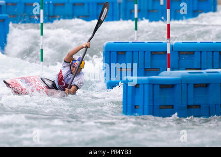 Rio de Janeiro, Brésil. Sep 29, 2018. Jessica Fox de l'Australie est en concurrence au cours de la WOMEN'S Kayak (K1) lors de la finale 2018 des championnats du monde de slalom en canoë à Rio de Janeiro, Brésil, le 29 septembre, 2018. Crédit : Li Ming/Xinhua/Alamy Live News Banque D'Images