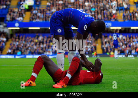 Londres, Royaume-Uni. 29 septembre 2018. Antonio Rudiger de Chelsea contribue à Sadio Mane de Liverpool à ses pieds. Premier League, Chelsea v Liverpool au Stamford Bridge à Londres le samedi 29 septembre 2018. Cette image ne peut être utilisé qu'à des fins rédactionnelles. Usage éditorial uniquement, licence requise pour un usage commercial. Aucune utilisation de pari, de jeux ou d'un seul club/ligue/dvd publications. pic par Steffan Bowen/ Andrew Orchard la photographie de sport/Alamy live news Banque D'Images