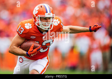 La Caroline du Sud, USA. 29 septembre 2018. Clemson Tigers wide receiver Hunter Renfrow (13) au cours de la NCAA college football match entre Syracuse et Clemson le samedi 29 septembre, 2018 au Memorial Stadium à Clemson, SC. Jacob Kupferman/CSM Crédit : Cal Sport Media/Alamy Live News Banque D'Images