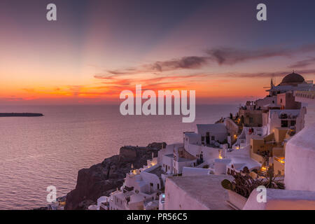 Coucher du soleil à Oia, à Santorin en Grèce Banque D'Images