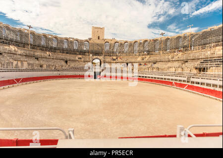 Le patrimoine romain de Nîmes : le "arènes" . L'arène est aujourd'hui utilisé pour les corridas et jeux gallo-romains. Banque D'Images