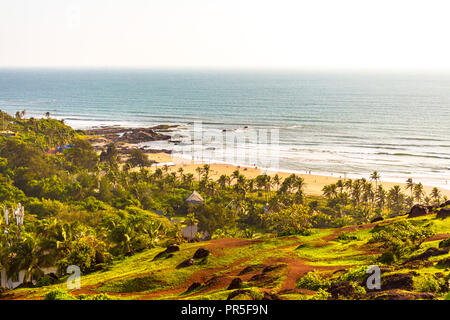 Vue imprenable sur plage de Vagator, plage de la partie supérieure de Zborište Fort, Goa, Inde, Asie. Vagator Beach est l'une des plus belles plages dans le Nord de Goa. Banque D'Images