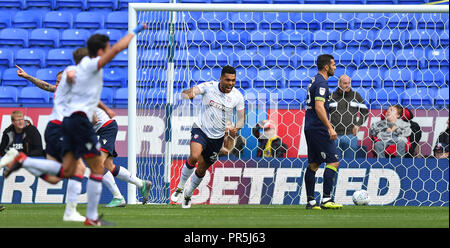 Bolton Wanderers' Josh Magennis célèbre son premier but de l'équipe au cours de la Sky Bet match de championnat à l'Université de Bolton Stadium. Banque D'Images