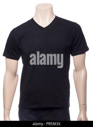 Plaine shortsleeve noir T-shirt en coton sur un mannequin isolé sur fond blanc Banque D'Images