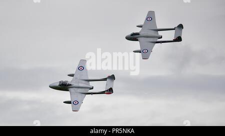 Deux avions de Havilland Vampire exploité par le Norwegian Air Force Escadron Historique volant à la bataille d'Angleterre de Duxford bourget sur le 23/9/18 Banque D'Images