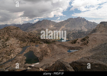 Portrait de Rae Lakes de Glen Pass, John Muir Trail/Pacific Crest Trail ; Sequoia Kings Canyon désert, le Parc National Kings Canyon, Sierra Banque D'Images